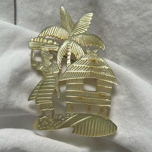 Vintage Mother of Pearl Brooch.